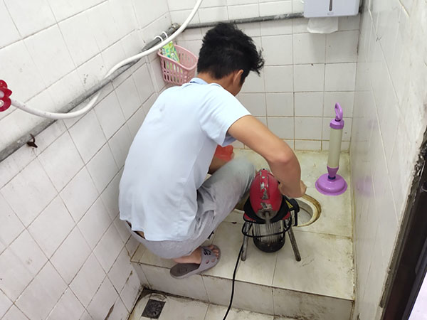 广德管道堵塞冒臭气 专业师傅现场解决问题