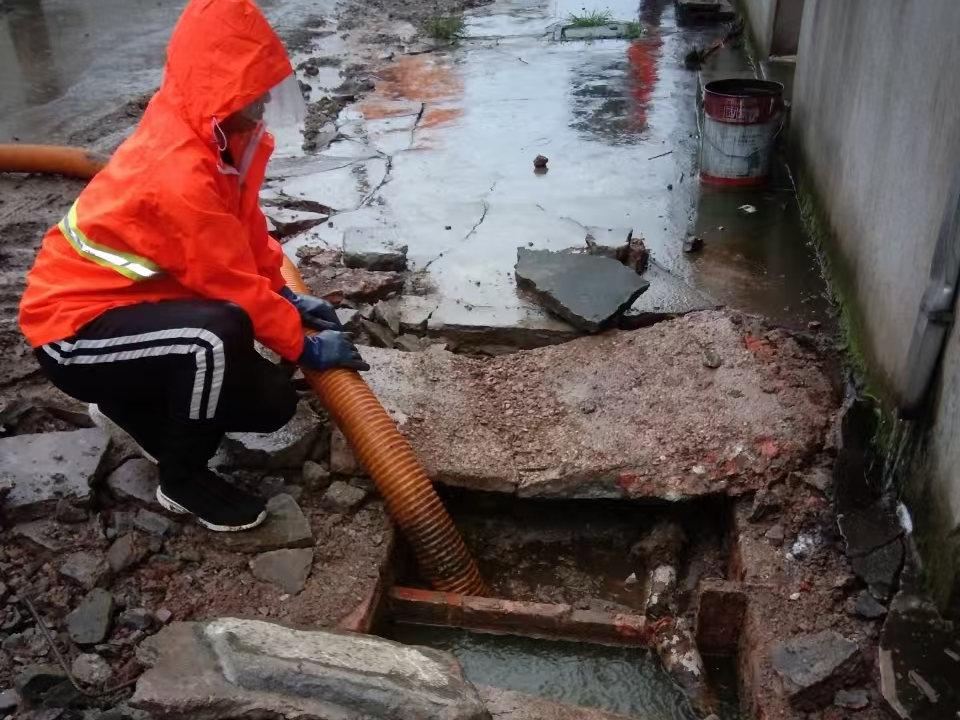 广德专业清理污水池 炜誉市政以规范流程守护城市 “肠道”